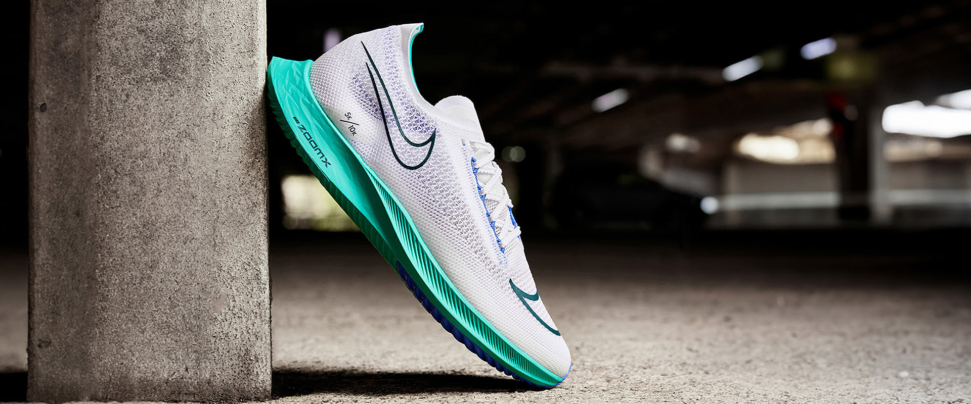 Nike Streakfly - White/Deep Jungle