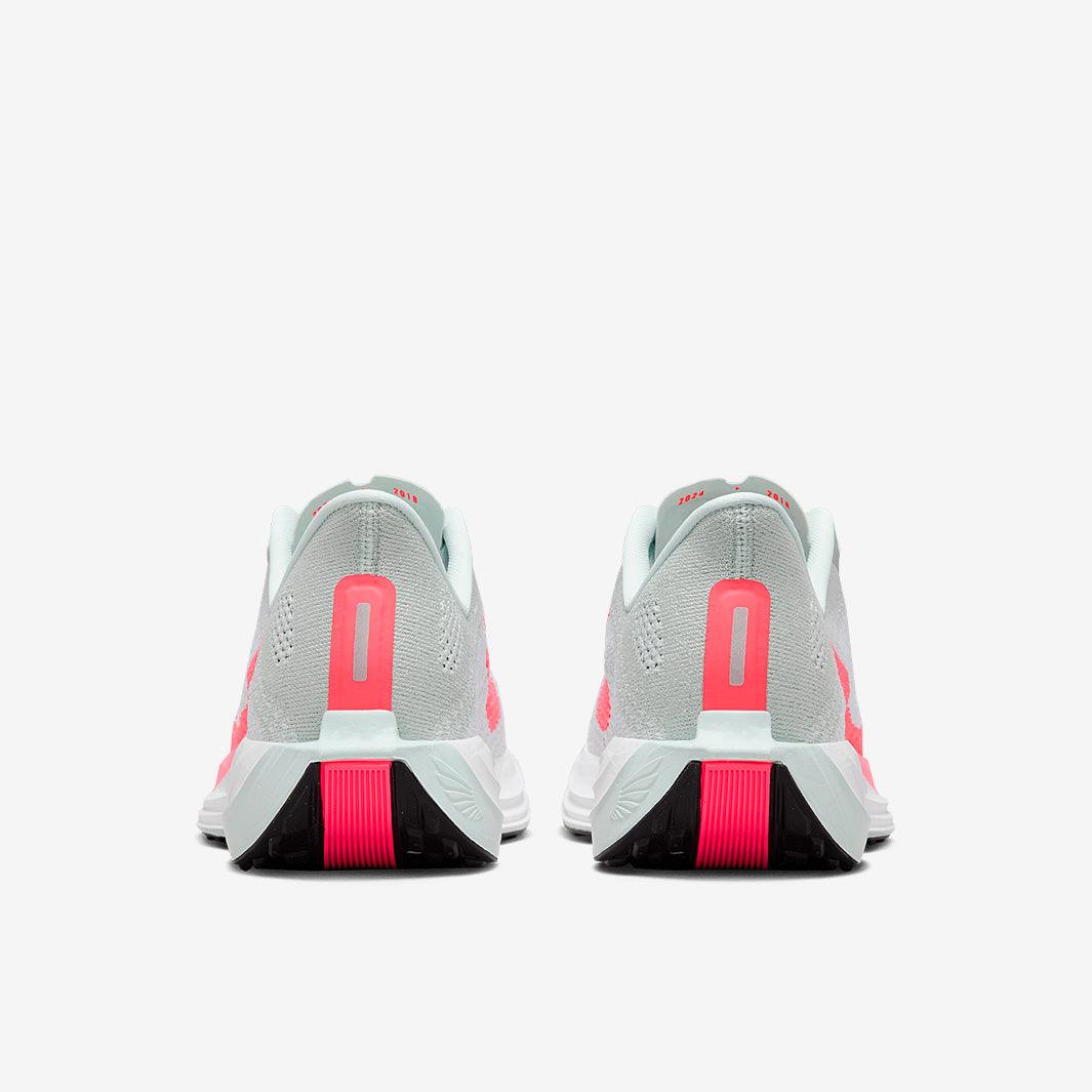 Nike Womens Pegasus Plus