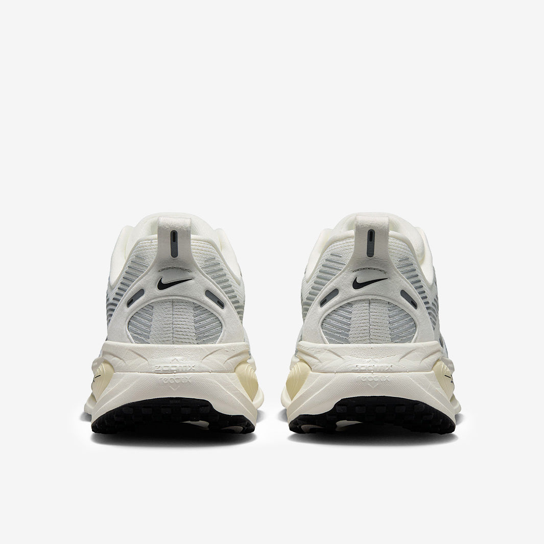 Nike Womens Vomero 18