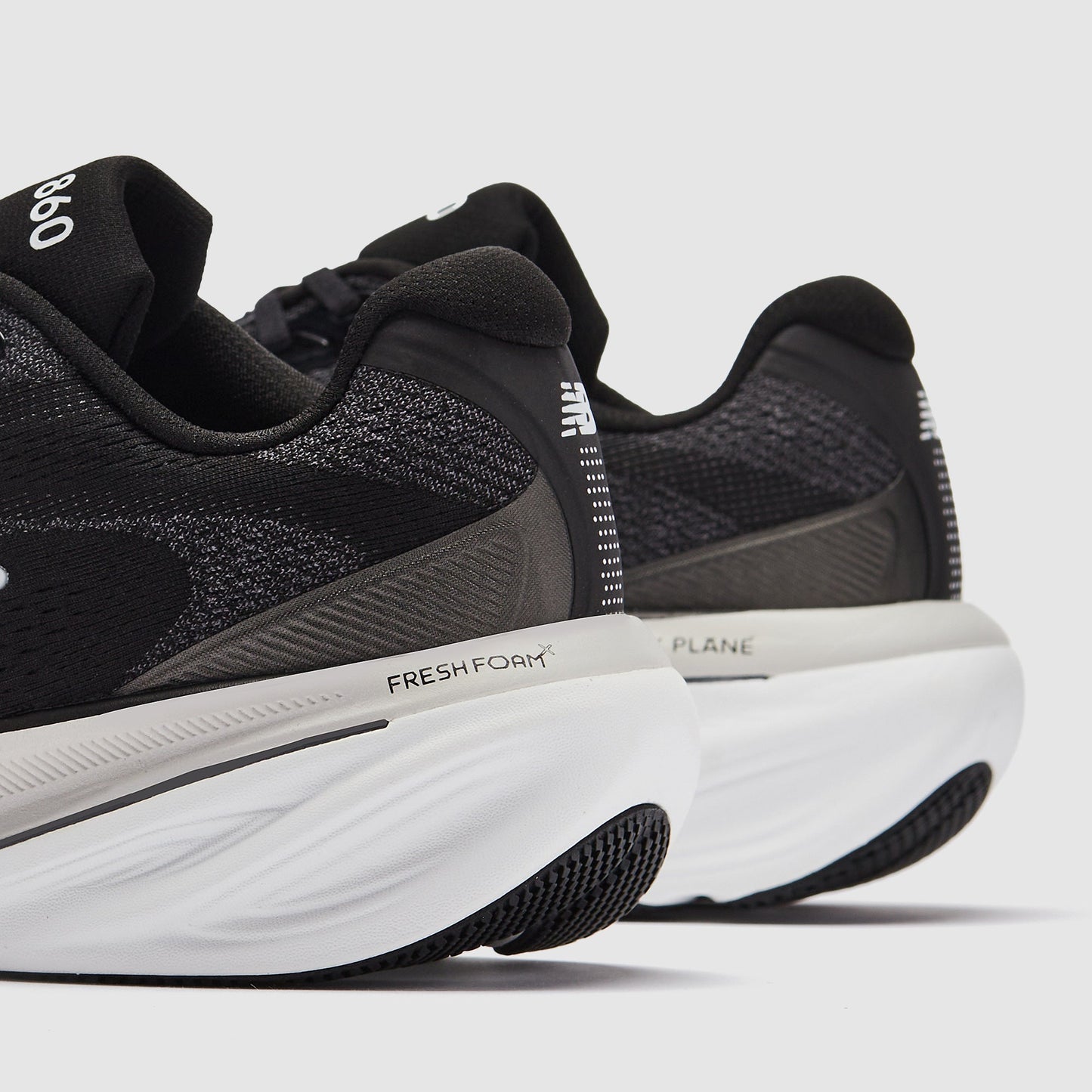 New Balance 860 v15