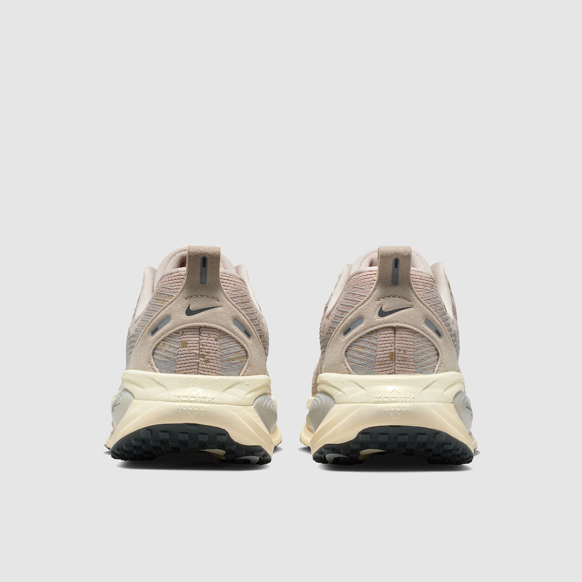 Nike Womens Vomero 18 SE