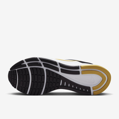 Nike Womens Structure 24 - White/Wheat Gold-Black