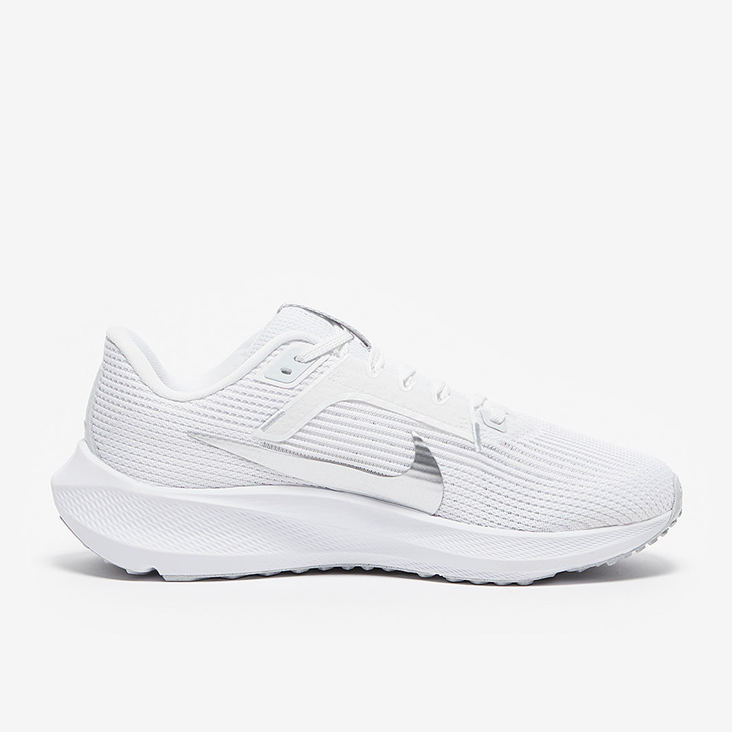 Nike Womens Pegasus 40 - White/Metallic Silver
