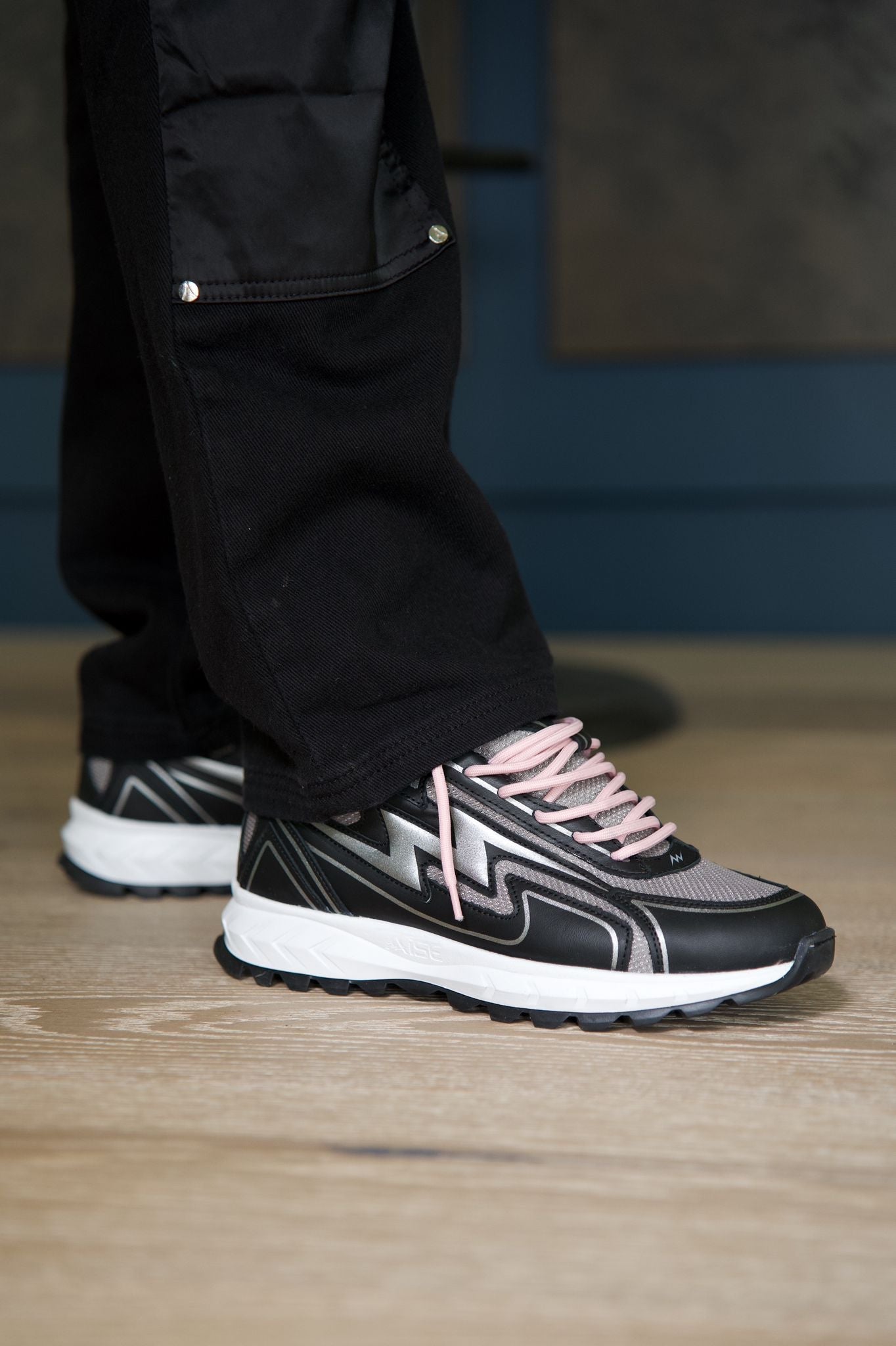 Aise Cosmo Runner Miami Pink