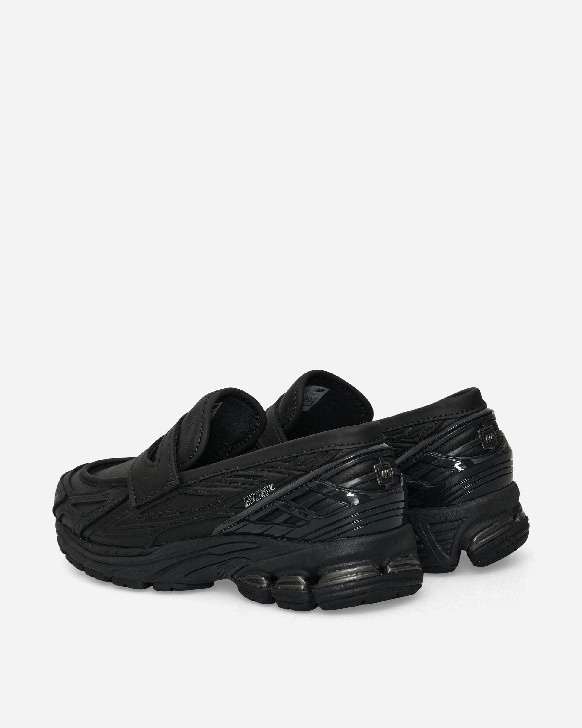 1906L Sneakers Black